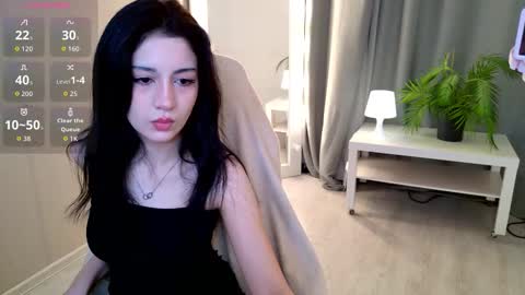 Vivian online show from October 24, 5:04 am