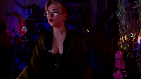 Snapshot of witch_fiona chatting on December 13, 6:16 pm Goddess of two strapons - Mr. long Don Mr. Pinky online show from December 13, 6:16 pm