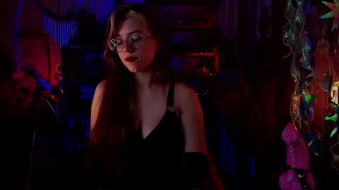 Snapshot of witch_fiona chatting on December 14, 6:52 pm Goddess of two strapons - Mr. long Don Mr. Pinky online show from December 14, 6:52 pm