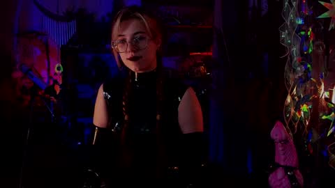 Snapshot of witch_fiona chatting on December 15, 7:42 pm Goddess of two strapons - Mr. long Don Mr. Pinky online show from December 15, 7:42 pm