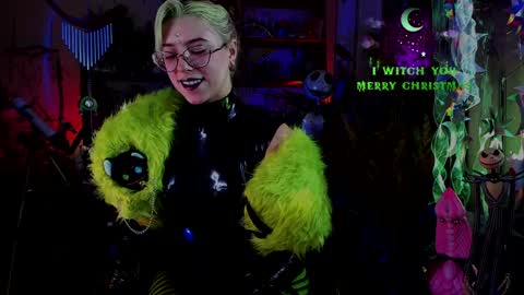 Snapshot of witch_fiona chatting on December 20, 8:23 pm Goddess of two strapons - Mr. long Don Mr. Pinky online show from December 20, 8:23 pm