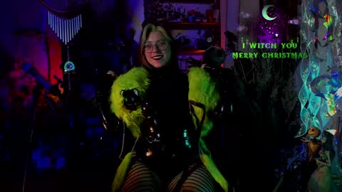 Snapshot of witch_fiona chatting on December 21, 8:00 pm Goddess of two strapons - Mr. long Don Mr. Pinky online show from December 21, 8:00 pm