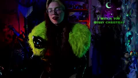 Snapshot of witch_fiona chatting on December 23, 8:14 pm Goddess of two strapons - Mr. long Don Mr. Pinky online show from December 23, 8:14 pm