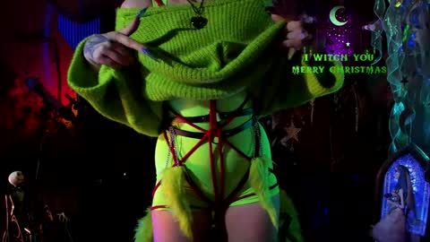 Snapshot of witch_fiona chatting on December 24, 7:44 pm Goddess of two strapons - Mr. long Don Mr. Pinky online show from December 24, 7:44 pm