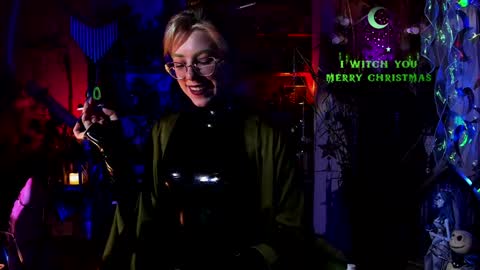 Snapshot of witch_fiona chatting on December 28, 7:43 pm Goddess of two strapons - Mr. long Don Mr. Pinky online show from December 28, 7:43 pm