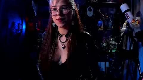 Snapshot of witch_fiona chatting on February 19, 8:20 pm Goddess of two strapons - Mr. long Don Mr. Pinky online show from February 19, 8:20 pm