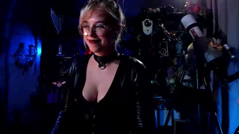 Snapshot of witch_fiona chatting on February 24, 7:52 pm Goddess of two strapons - Mr. long Don Mr. Pinky online show from February 24, 7:52 pm