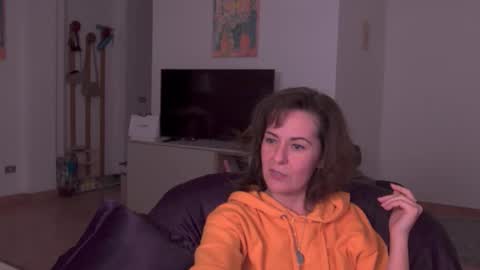 Snapshot of witch_in_silk chatting on October 16, 10:33 pm Witch in Silk online show from October 16, 10:33 pm