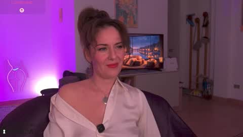 Snapshot of witch_in_silk chatting on October 25, 7:41 pm Witch in Silk online show from October 25, 7:41 pm