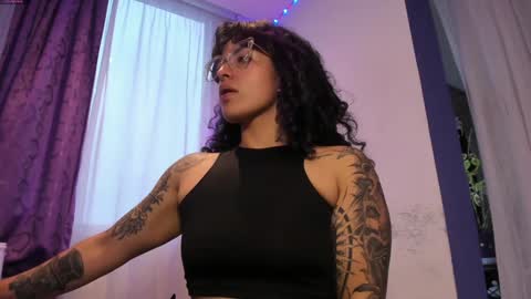 Snapshot of witchofhearts chatting on December 27, 10:48 pm Luna Violeta A r t i s t online show from December 27, 10:48 pm