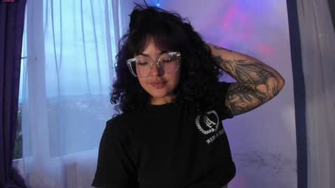 Snapshot of witchofhearts chatting on January 3, 10:51 pm Luna Violeta A r t i s t online show from January 3, 10:51 pm