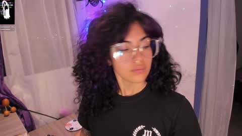 Snapshot of witchofhearts chatting on January 4, 1:52 am Luna Violeta A r t i s t online show from January 4, 1:52 am