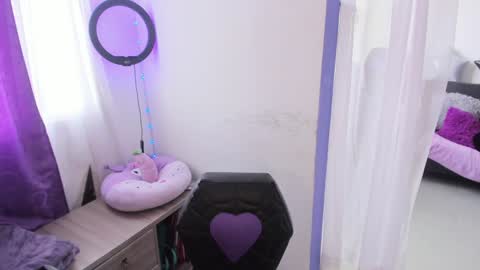 Snapshot of witchofhearts chatting on January 4, 8:59 pm Luna Violeta A r t i s t online show from January 4, 8:59 pm