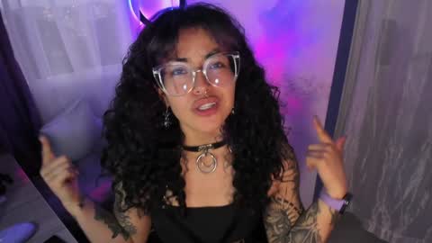 Snapshot of witchofhearts chatting on January 14, 11:05 pm Luna Violeta A r t i s t online show from January 14, 11:05 pm