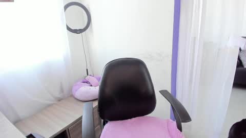 Snapshot of witchofhearts chatting on January 29, 9:17 pm Luna Violeta A r t i s t online show from January 29, 9:17 pm