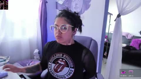 Snapshot of witchofhearts chatting on October 17, 6:43 pm Luna Violeta A r t i s t online show from October 17, 6:43 pm