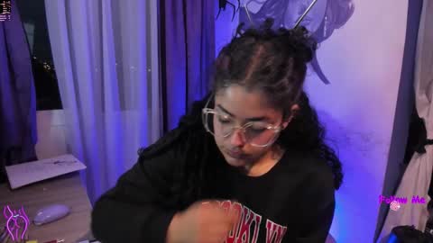 Snapshot of witchofhearts chatting on November 20, 10:26 am Luna Violeta A r t i s t online show from November 20, 10:26 am