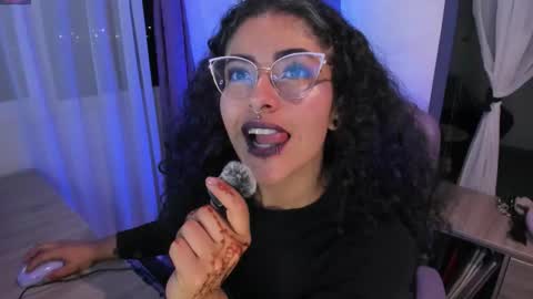 Snapshot of witchofhearts chatting on December 3, 12:29 am Luna Violeta A r t i s t online show from December 3, 12:29 am