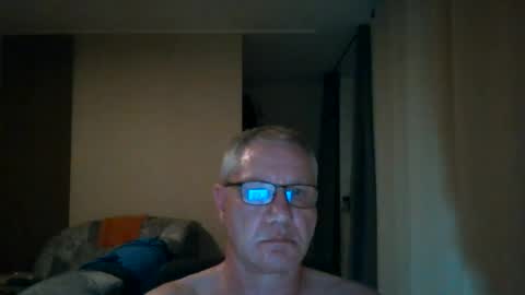 wixer1970 online show from August 3, 12:31 am