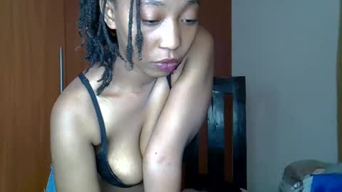 Snapshot of wizzia_khalifa chatting on February 6, 7:02 am girlie o online show from February 6, 7:02 am
