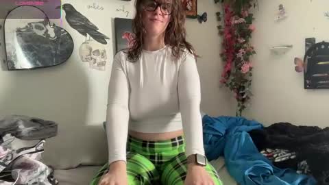 Snapshot of wldntulik2no chatting on March 24, 2:44 pm Moth online show from March 24, 2:44 pm