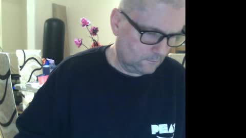 Snapshot of wobble444 chatting on February 21, 1:22 am wobble444 online show from February 21, 1:22 am