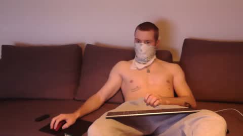 Snapshot of wolf021221 chatting on April 4, 11:51 am wolf021221 online show from April 4, 11:51 am