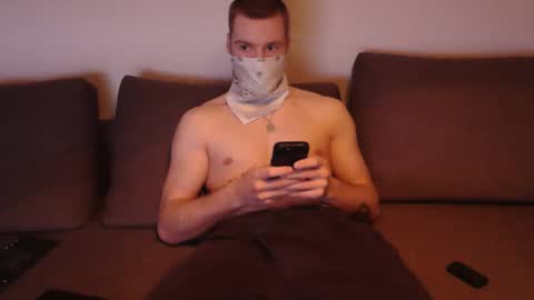 Snapshot of wolf021221 chatting on April 7, 8:37 am wolf021221 online show from April 7, 8:37 am