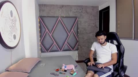 Snapshot of wolf_kitty0 chatting on March 21, 11:26 am Nicolas Y Laura online show from March 21, 11:26 am