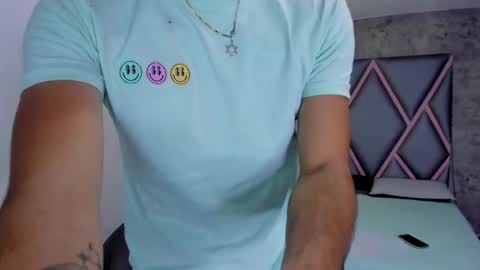 Snapshot of wolf_kitty0 chatting on March 26, 11:16 am Nicolas Y Laura online show from March 26, 11:16 am