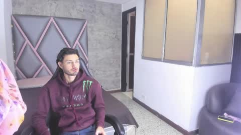 Snapshot of wolf_kitty0 chatting on March 28, 11:32 am Nicolas Y Laura online show from March 28, 11:32 am