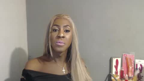 SHENIEL RODRIGUEZ online show from February 2, 7:29 am