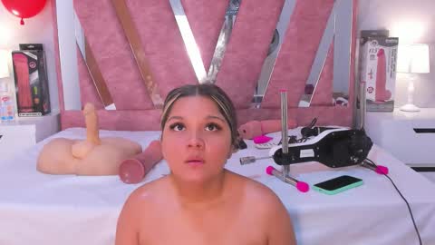 wonderkloe_ online show from February 17, 7:42 pm