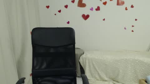 Snapshot of wonderr_woman chatting on May 10, 7:52 pm wonderr_woman online show from May 10, 7:52 pm