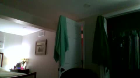 Snapshot of woodeee77 chatting on February 6, 3:55 am woodeee77 online show from February 6, 3:55 am