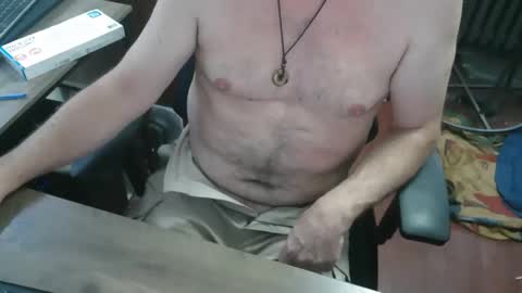 Snapshot of woodworker6473 chatting on June 6, 10:47 pm woodworker6473 online show from June 6, 10:47 pm