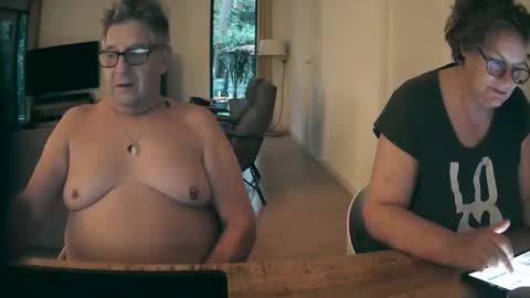 woodwurm and Snoeske online show from October 17, 6:16 am