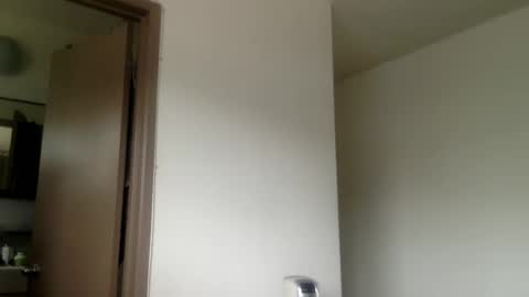 woof_wolf37 online show from March 4, 4:13 pm