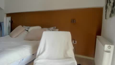 Snapshot of woolfiie chatting on October 21, 7:31 am Wolfie online show from October 21, 7:31 am