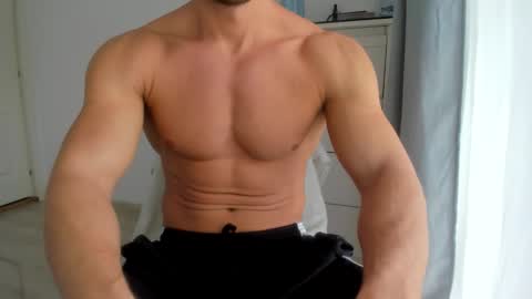 Snapshot of woolfiie chatting on November 18, 9:14 am Wolfie online show from November 18, 9:14 am