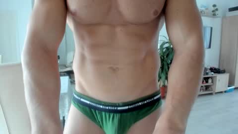 Snapshot of woolfiie chatting on November 19, 9:53 am Wolfie online show from November 19, 9:53 am