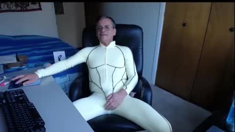 Snapshot of worldlarge chatting on October 12, 12:37 pm Large one online show from October 12, 12:37 pm