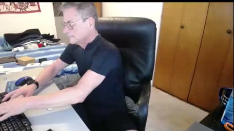 Snapshot of worldlarge chatting on November 23, 12:16 pm Large one online show from November 23, 12:16 pm