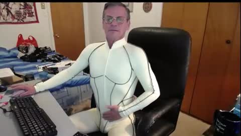 Snapshot of worldlarge chatting on January 18, 12:31 pm Large one online show from January 18, 12:31 pm