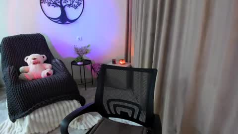 Snapshot of worldofkim chatting on October 8, 3:31 pm dudetta Kim online show from October 8, 3:31 pm