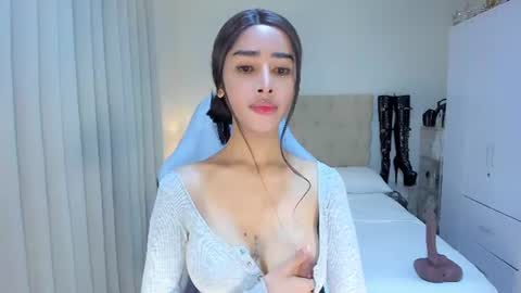 Lily online show from August 3, 2:32 am