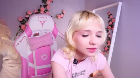 wow_angel online show from July 29, 7:28 am
