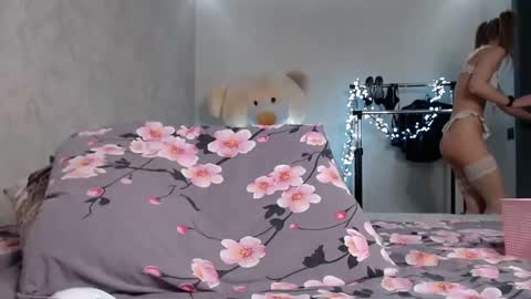 Snapshot of wow_blonde chatting on October 12, 11:53 am Lily online show from October 12, 11:53 am