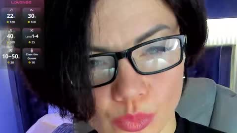 Snapshot of wow_maya chatting on January 17, 1:21 am Maya online show from January 17, 1:21 am