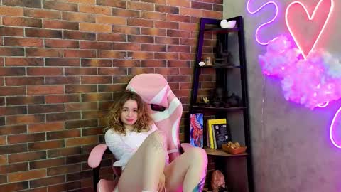 wowbritney online show from November 4, 6:18 pm